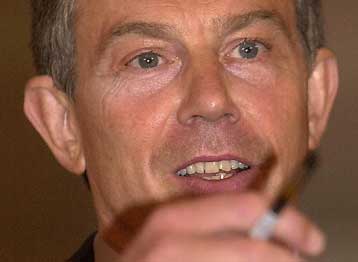 Ο Μπλερ καθησυχάζει μεν τις ΗΠΑ, αλλά στηρίζει πλέον την αυτόνομη άμυνα της ΕΕ