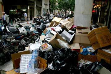 Νέα 24ωρη απεργία αποφάσισαν οι εργαζόμενοι στους δήμους, παρά τη δικαστική απόφαση