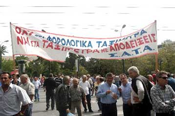 Συνεχίζουν την απεργία τους μέχρι το πρωί του Σαββάτου τα ταξί της Αττικής