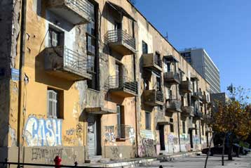 Ανοίγει ο δρόμος για την κατεδάφιση έξι προσφυγικών πολυκατοικιών στην Αλεξάνδρας