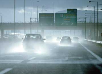 Εγκλωβισμένα οχήματα στην εθνική Αρτας – Αντιρρίου λόγω της συνεχιζόμενης βροχόπτωσης