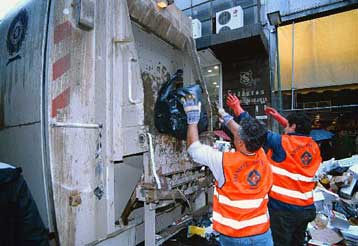 Αναστέλλονται οι κινητοποιήσεις των εργαζομένων στους δήμους