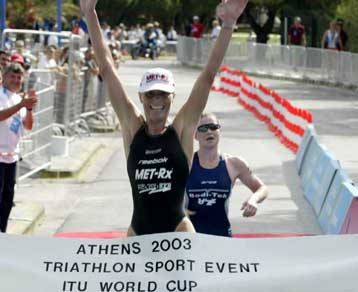 Η Αυστραλιανή Μισέλ Τζόουνς «χρυσή» στη δοκιμαστική διοργάνωση τριάθλου της Αθήνας