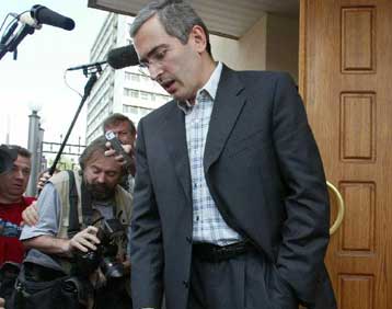 Επτά κατηγορίες για απάτη και φοροδιαφυγή απαγγέλθηκαν στον Μιχαήλ Κοντορκόφσκι