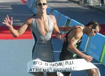 Στο φώτο φίνις του τριάθλου ανδρών πρώτος ο Δανός Χένινγκ