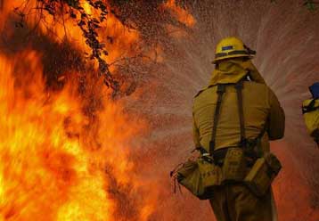 Εκτός ελέγχου έξι πύρινα μέτωπα στην Καλιφόρνια – Τουλάχιστον 200 κατοικίες στάχτη