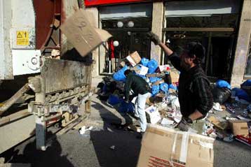 Σταδιακή απομάκρυνση των απορριμμάτων από τους δρόμους