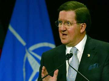 Ο Τζορτζ Ρόμπερτσον δεν αποκλείει μελλοντική ένταξη της Ρωσίας στο ΝΑΤΟ