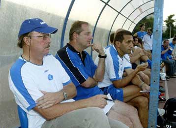 Την πόρτα της εξόδου δείχνει ο Ηρακλής στον Έγκε Γκέραρντ