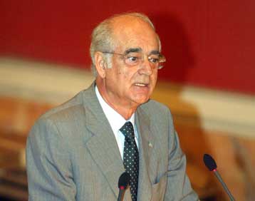 Λαϊκή αξίωση η μερική άρση της ασυλίας βουλευτών κατά τον Απόστολο Κακλαμάνη