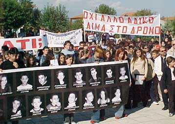 Να συνεχιστεί η κράτηση του οδηγού της νταλίκας ζητούν οι γονείς από το Μακροχώρι