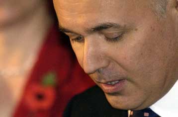 Οι Τόρις απομάκρυναν τον Ίαν Ντάνκαν Σμιθ από την ηγεσία του κόμματος