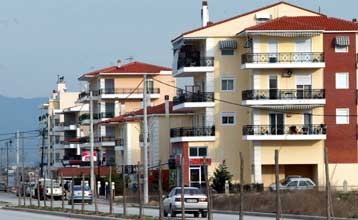 Βουτιά στις τιμές των κατοικιών στην Ελλάδα «βλέπει» στην έκθεσή της η Κομισιόν