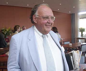 Στο «τιμόνι» του προεκλογικού αγώνα του ΠΑΣΟΚ ο Θεόδωρος Πάγκαλος