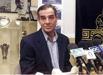 Ψήφος εμπιστοσύνης από τον Παντζιαρά στον Σκόμποε