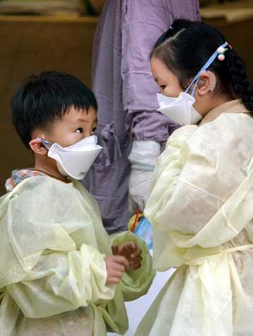 Αγωνιώδης μάχη σε όλοκληρο τον πλανήτη κατά της επιδημίας του SARS