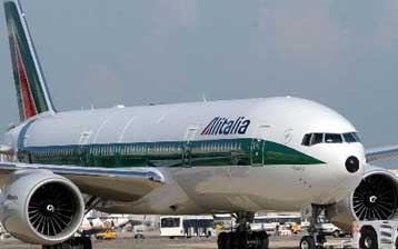 Σε περικοπές 2.700 θέσεων εργασίας προχωρά η Alitalia