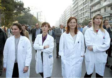 Αποχή από τα καθήκοντά το Νοέμβριο αποφάσισαν οι νοσοκομειακοί γιατροί Θεσσαλονίκης