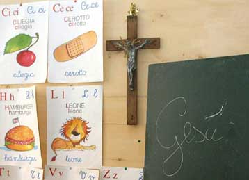 Η ιταλική Δικαιοσύνη ανέστειλε εντολή απομάκρυνσης του σταυρού από δημοτικό σχολείο