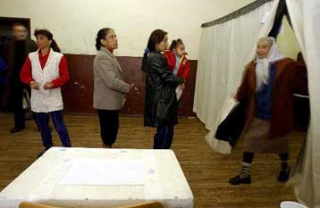 Στις κάλπες οι ψηφοφόροι στη Βουλγαρία για το δεύτερο γύρο των τοπικών εκλογών