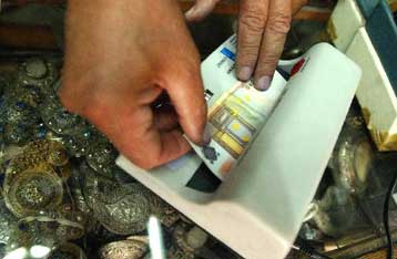 Ελέγχους και καμπάνια ενημέρωσης για τα πλαστά ευρώ ετοιμάζει η ΤτΕ