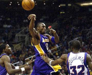 Καλή απόδοση αλλά αποδοκιμασίες στο Φοίνιξ για τον Μπράιαντ