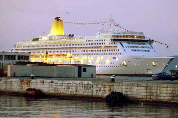 Η Ισπανία έκλεισε τα σύνορα με το Γιβραλτάρ εξαιτίας του ελλιμενισμού του Aurora