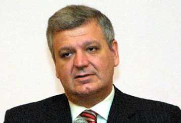 Για «πολιτική πολυγλωσσία» κατηγορεί η κυβέρνηση τη ΝΔ