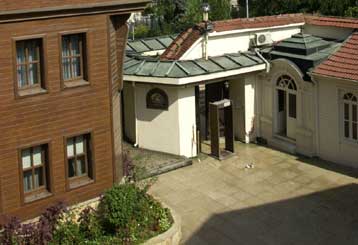 Υβριστικές χαρακτηρίζει το Φανάρι τις δηλώσεις Μητσοτάκη