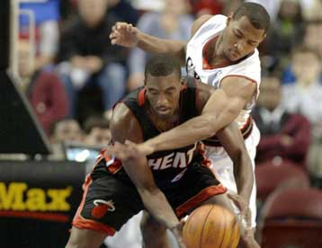 Εκτός έδρας νίκη των Σίξερς επί των Τρέιλ Μπλέιζερς με πρωταγωνιστή τον Αλεν Αϊβερσον