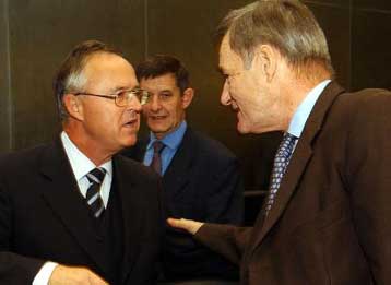 Περισσότερα μέτρα για τη μείωση του ελλείμματος υπόσχεται η Γαλλία