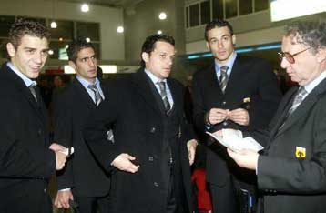 Με πίστη για το θετικό αποτέλεσμα στην έδρα της Αϊντχόβεν αναχώρησε την Τρίτη η ΑΕΚ