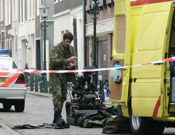 Αναστάτωση στη Χάγη από βομβιστική επίθεση κατά της τουρκικής πρεσβείας