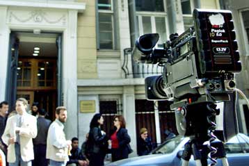 Εξηγήσεις για τον τηλεοπτικό αποκλεισμό των μικρών κομμάτων ζητά το ΕΣΡ