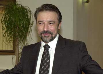 Σε ανασχηματισμό της κυβέρνησης προχωρά ο πρωθυπουργός της ΠΓΔΜ