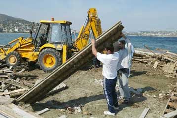 Δουλειά πιάνουν και πάλι οι μπουλντόζες στην Αθηνών – Σουνίου