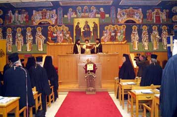 Συνεχίζονται οι διαβουλεύσεις στην Ιερά Σύνοδο για την κρίσιμη απόφαση της Πέμπτης