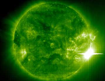 Σφοδρή ηλιακή έκλαμψη προβληματίζει τους επιστήμονες