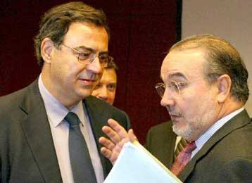 Αβάσιμη η φημολογία για τη συνάντηση Χριστοδουλάκη – Σόλμπες, λέει η κυβέρνηση