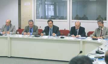 Χαμηλότερες του πληθωρισμού οι αυξήσεις στα τιμολόγια των ΔΕΚΟ το 2004