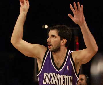 Μεγάλη εμφάνιση Στογιάκοβιτς στη νίκη του Σακραμέντο επί των Τίμπεργουλβς με 125-121