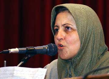 Απειλές κατά της ζωής της δέχεται η Ιρανή κάτοχος του Νόμπελ Ειρήνης, Σιρίν Εμπαντί