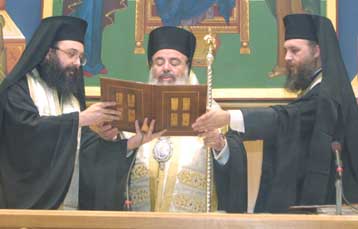 Εγκρίθηκε η πρόταση Χριστόδουλου από την Ιεραρχία – Αποχώρησαν εννέα μητροπολίτες