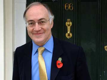 Ο Μάικλ Χάουαρντ στην ηγεσία του Συντηρητικού Κόμματος της Βρετανίας