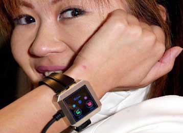 Νέο κινητό τηλέφωνο χρησιμοποιεί για ακουστικό το… δάχτυλο του χρήστη