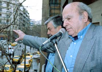 Νέα παράταση για τις ταμειακές μηχανές ζητούν οι αυτοκινητιστές ταξί