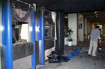 Εκρήξεις σε τρεις Τράπεζες της οδού Μητροπόλεως το βράδυ της Πέμπτης