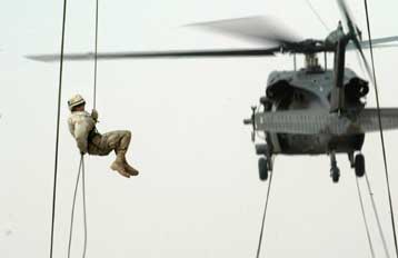 Έξι Αμερικανοί νεκροί από πτώση στρατιωτικού ελικοπτέρου Black Hawk στο Τικρίτ