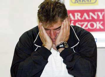 Ομάδα αναρχικών πίσω από τις επιθέσεις με γκαζάκια εναντίον τραπεζών στην Αθήνα