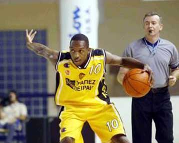 Σοκ στην ΑΕΚ με τον τραυματισμό του Τζένκινς